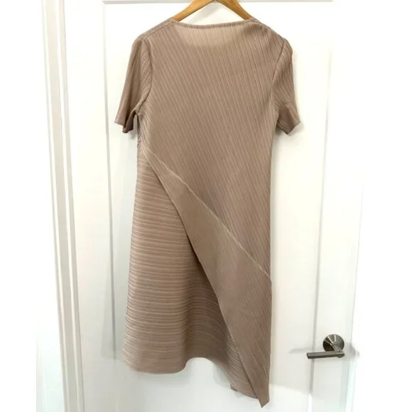 NWOT - Short Sleeve Assymetrical Midi Summer Dress - Picture 2 of 3